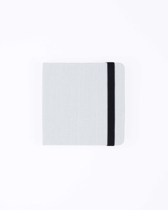 Cuaderno de Viaje Gris 12x12 cm cerrado