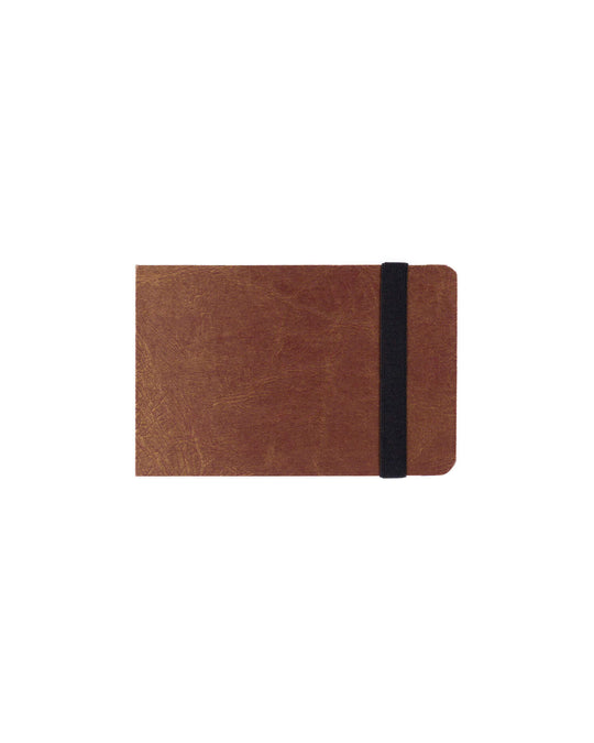 Cuaderno de Viaje Marrón 14X9 cm cerrado