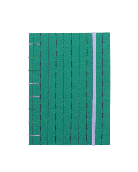 Cuaderno Cosido Copto Artesanal Verde con listas azules cerrado