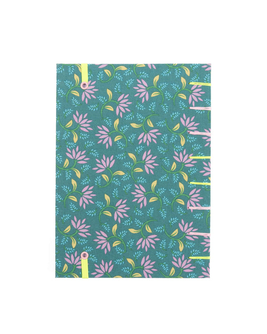 Cuaderno Cosido Copto Artesanal Florecitas sobre Fondo Turquesa vista posterior