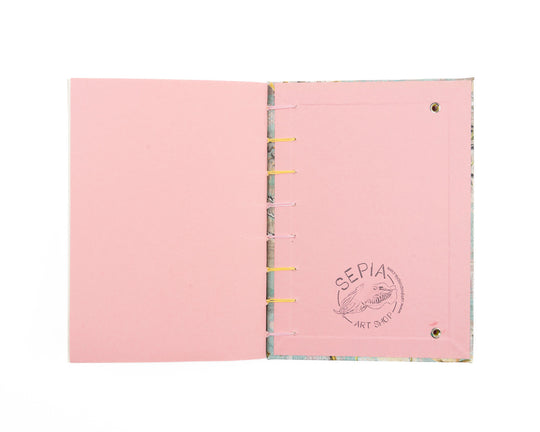 Cuaderno Cosido Copto Artesanal Selva Rosa abierto