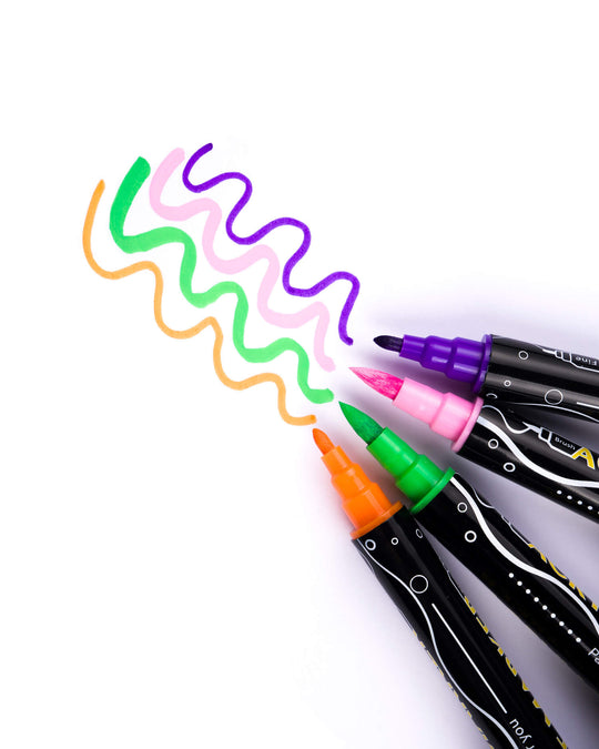 trazos de rotuladores de diferentes colores