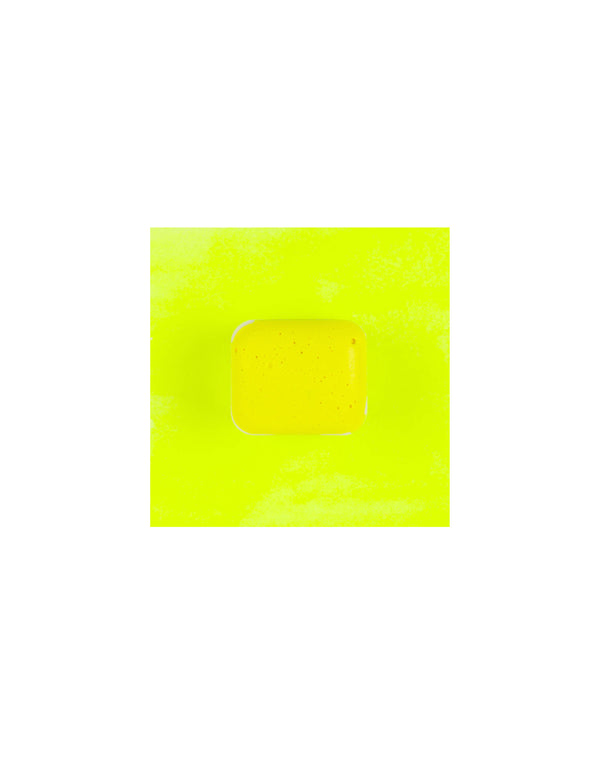 Acuarela individual fluorescente Limón en halfpan sobre fondo blanco